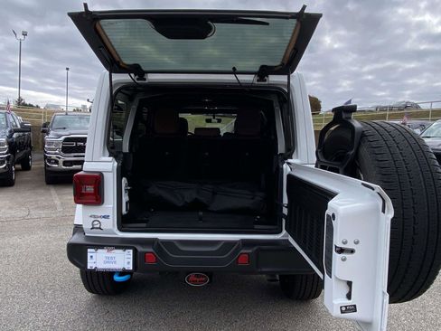 Certified 2023 Jeep Wrangler Sahara w/ Cold Weather Group image 8