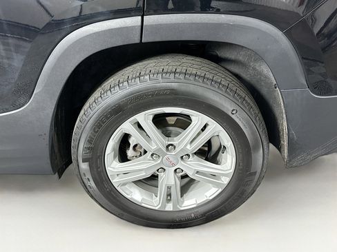Used 2024 GMC Terrain SLE image 11