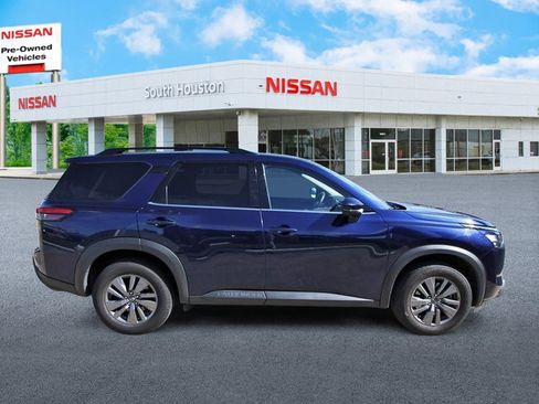 Used 2024 Nissan Pathfinder SV image 5
