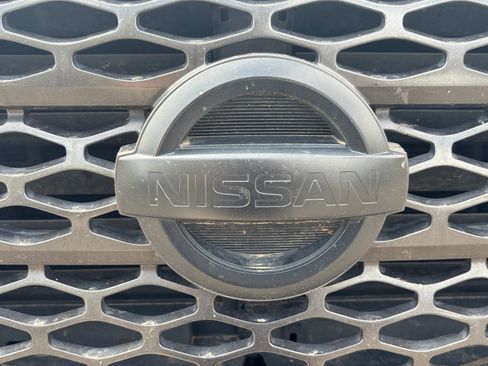 Used 2018 Nissan Titan SV w/ SV Convenience Package AWD/4WD image 9