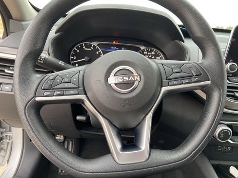 Used 2024 Nissan Altima 2.5 SV image 34