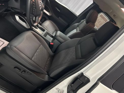 Used 2025 Nissan Frontier SV RWD image 10