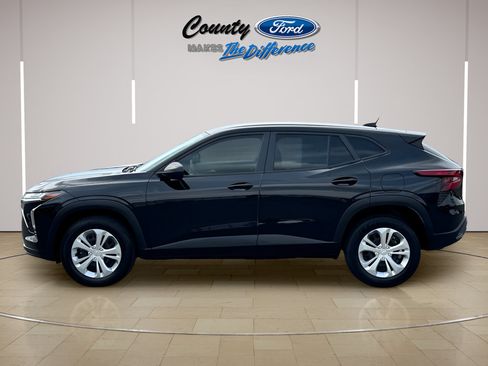 Used 2024 Chevrolet Trax LS FWD image 3