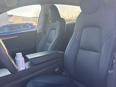 Used 2022 Tesla Model Y Long Range image 7