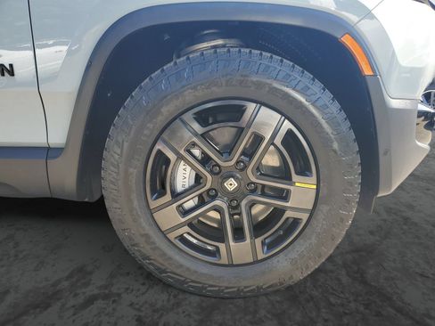 Used 2024 Rivian R1T Adventure AWD/4WD image 6