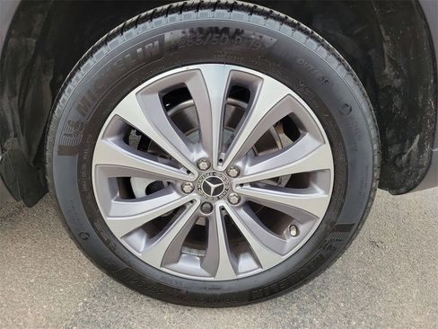 Used 2022 Mercedes-Benz GLE 350 4MATIC w/ Premium Package image 11