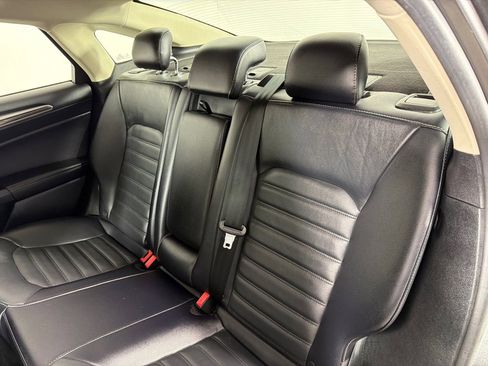 Used 2018 Ford Fusion SE image 19