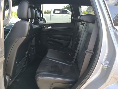 Used 2020 Jeep Grand Cherokee Laredo w/ Laredo X Package image 14