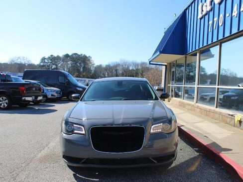 Used 2019 Chrysler 300 Touring w/ Sport Appearance Package image 2
