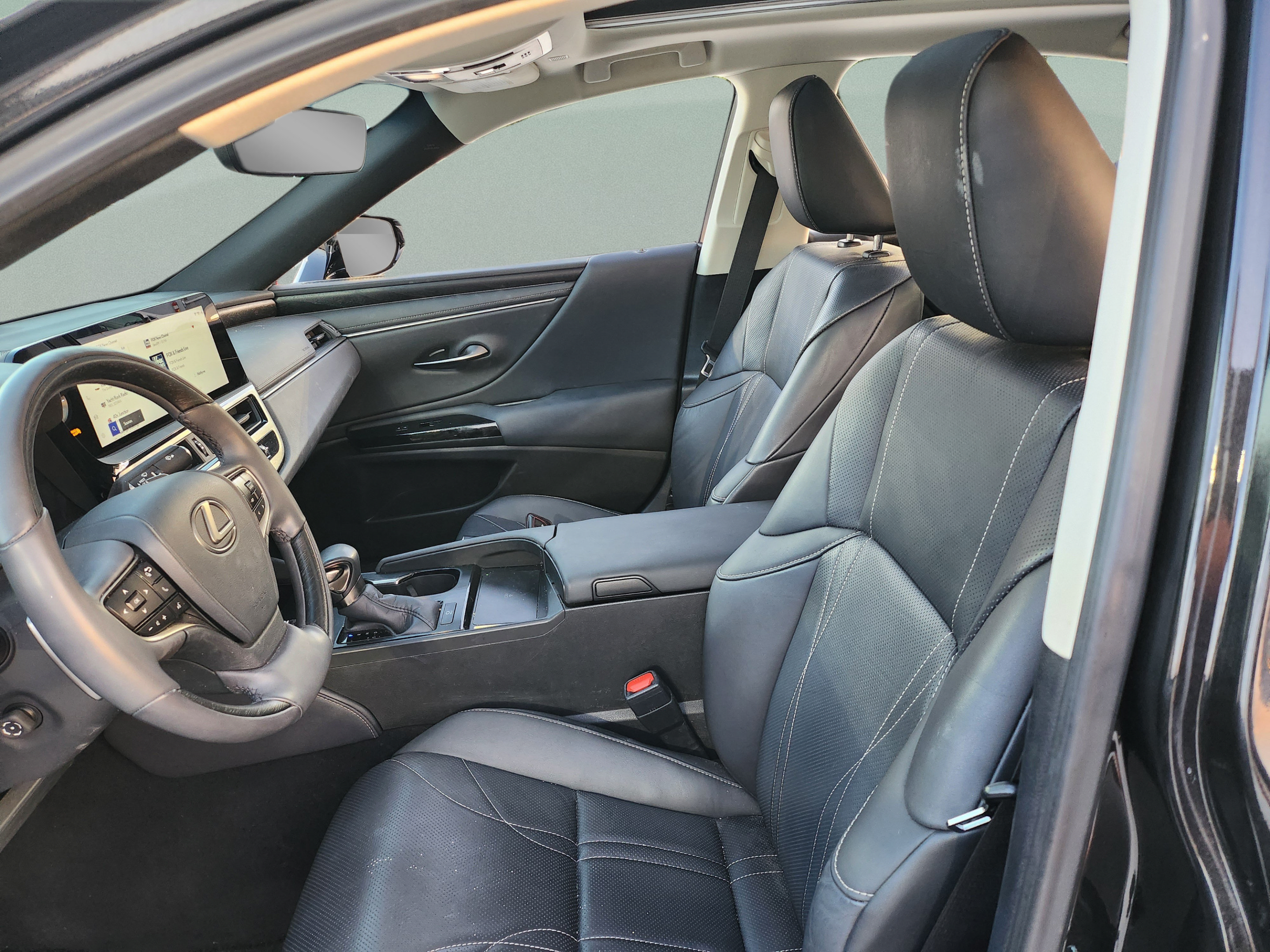 Certified 2024 Lexus ES 350 w/ Technology Package FWD image 11