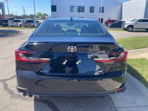New 2025 Toyota Camry SE image 4