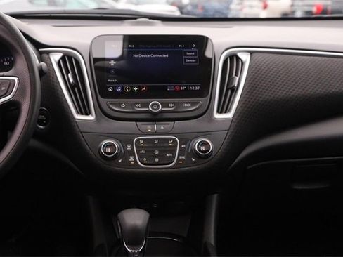 Used 2024 Chevrolet Malibu LT image 23