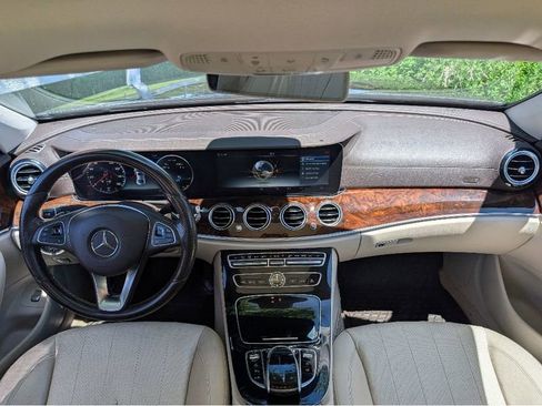 Used 2018 Mercedes-Benz E 300 4MATIC w/ Premium 2 Package image 33