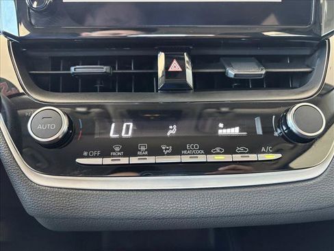 Used 2025 Toyota Corolla LE FWD image 16