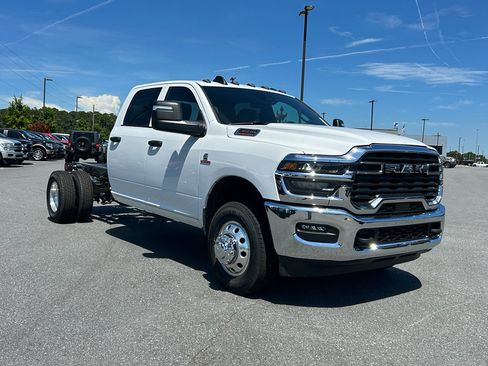New 2025 RAM 3500 Tradesman w/ Chrome Appearance Group image 6