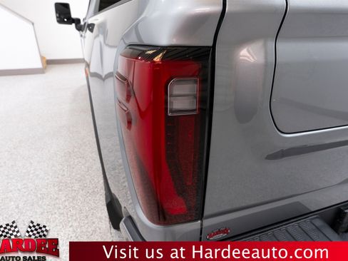 Used 2025 GMC Sierra 2500 Denali Ultimate image 9