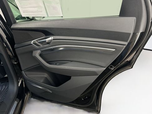 Used 2023 Audi e-tron Premium Plus w/ Premium Plus Package image 33