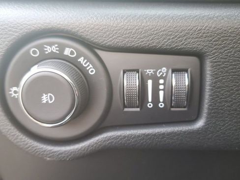 New 2026 Chrysler Pacifica Select image 22