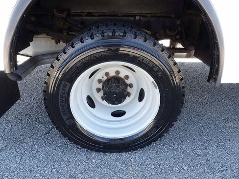 Used 2015 Ford F550 2WD Regular Cab Super Duty image 58