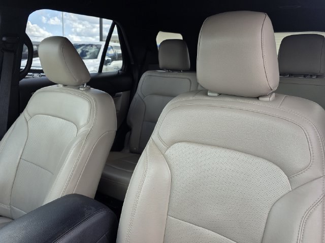 Used 2019 Ford Explorer Limited w/ Class III Trailer Tow Package AWD/4WD image 12