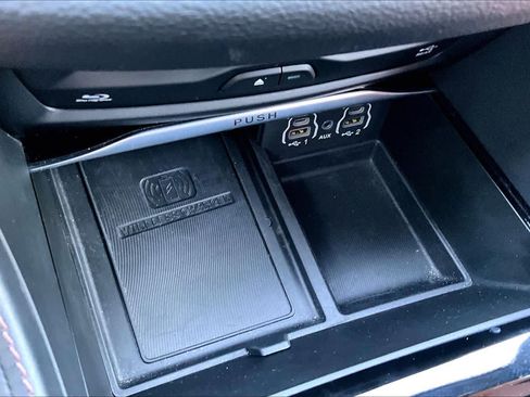 Used 2024 Chrysler Pacifica Pinnacle FWD image 33