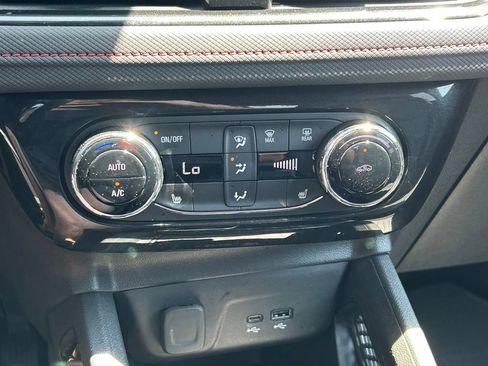 Used 2025 Chevrolet TrailBlazer RS w/ Convenience Package FWD image 31