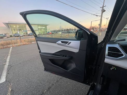 Used 2025 Volkswagen Taos SE image 20