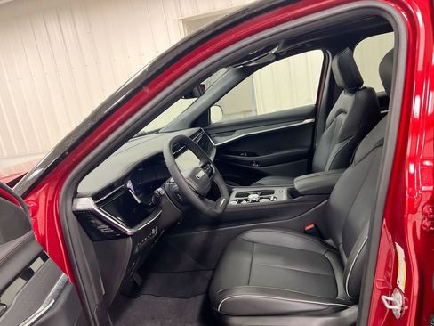 Used 2025 Jeep Wagoneer S Limited image 17