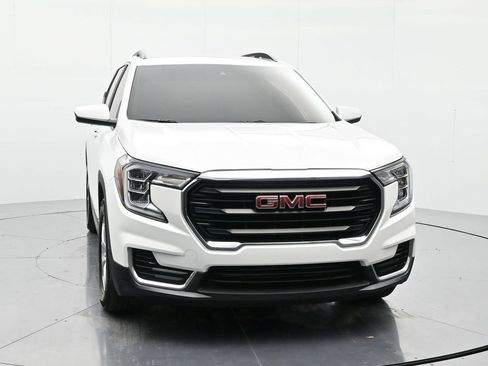 Certified 2022 GMC Terrain SLE w/ Driver Convenience Package image 2