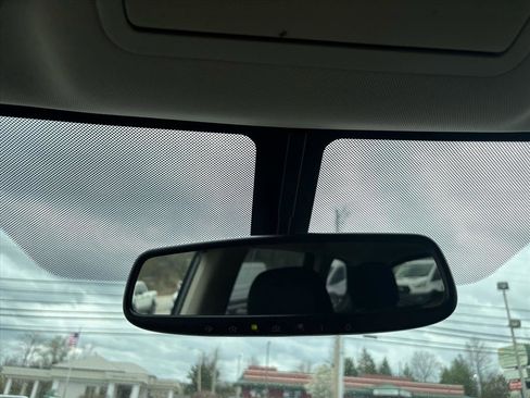 Used 2018 Nissan Pathfinder SV image 25