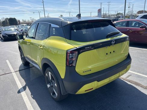 Used 2025 Nissan Kicks SR image 8