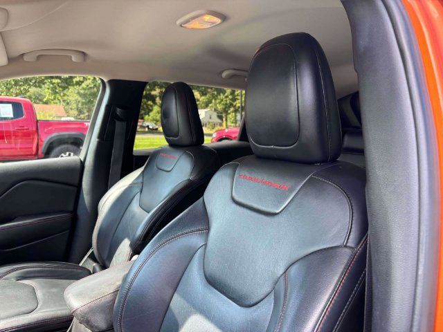 Used 2016 Jeep Cherokee Trailhawk w/ Comfort/Convenience Group AWD/4WD image 6