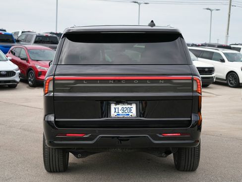 Used 2025 Lincoln Navigator Reserve AWD/4WD image 8
