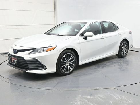 Used 2022 Toyota Camry XLE image 1