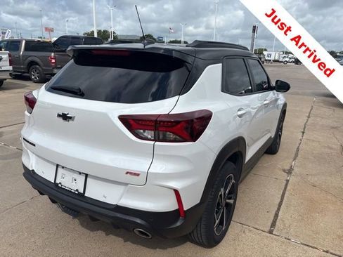 Used 2023 Chevrolet TrailBlazer RS w/ Sun and Liftgate Package FWD image 12