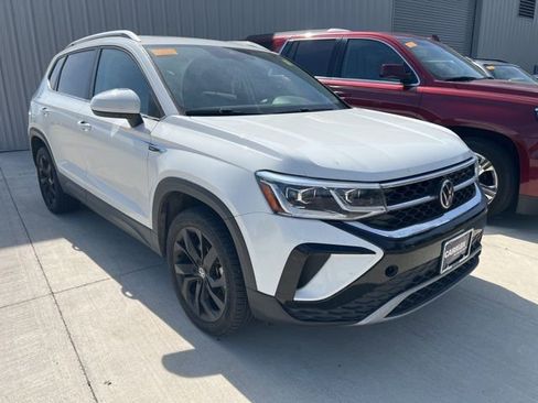 Used 2022 Volkswagen Taos SEL image 1