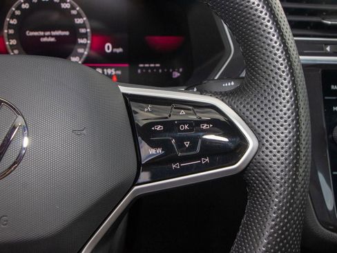 Used 2024 Volkswagen Tiguan SE R-Line image 30