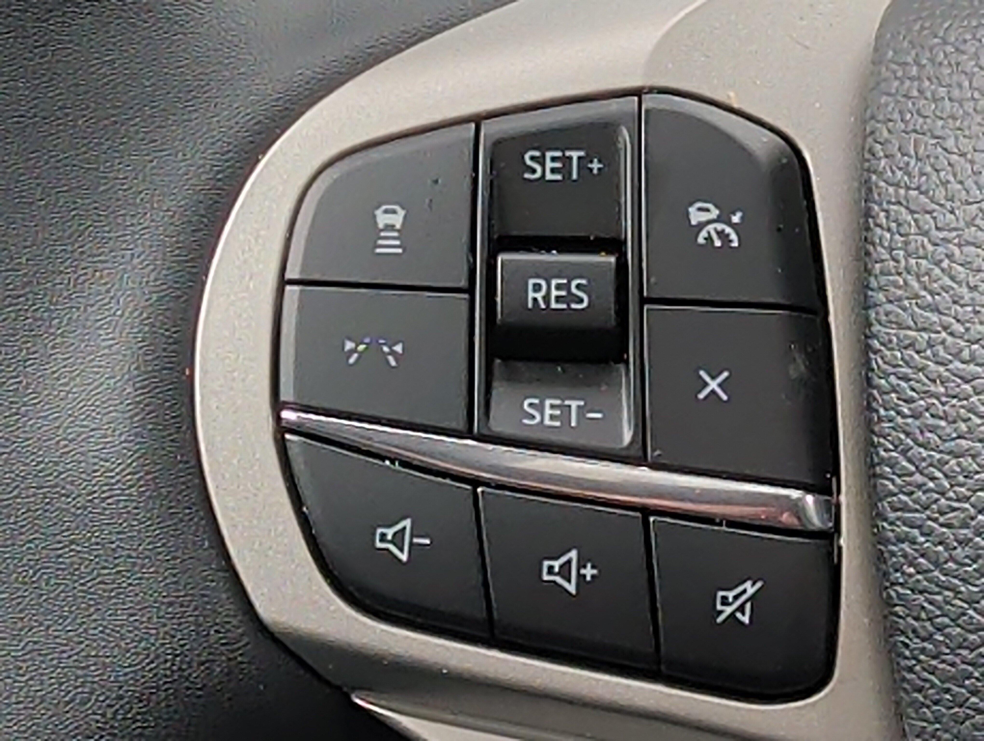 Used 2026 Ford Explorer Active w/ Active Comfort Package AWD/4WD image 27