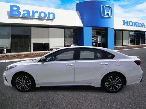 Used 2024 Kia Forte GT-Line w/ GT-Line Premium Package FWD image 3