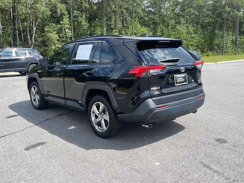 Used 2021 Toyota RAV4 XLE Premium AWD/4WD image 5