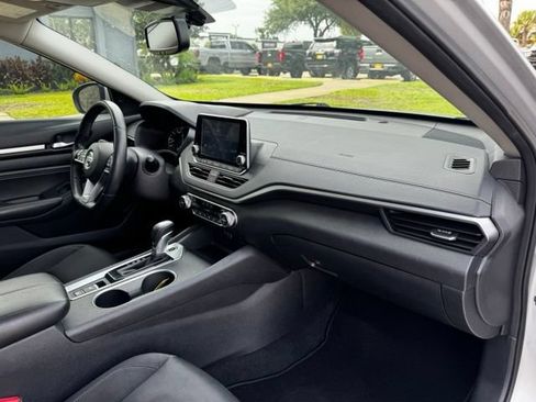 Used 2019 Nissan Altima 2.5 SV FWD image 10