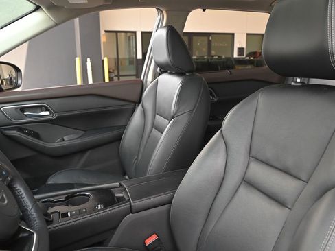 Used 2021 Nissan Rogue SL w/ Premium Package image 11