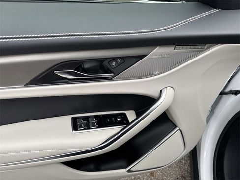 Used 2025 Jaguar F-PACE R-Dynamic S image 17