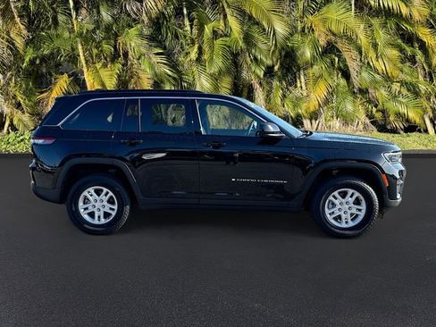 Used 2024 Jeep Grand Cherokee Laredo w/ Luxury Tech Group I RWD image 4