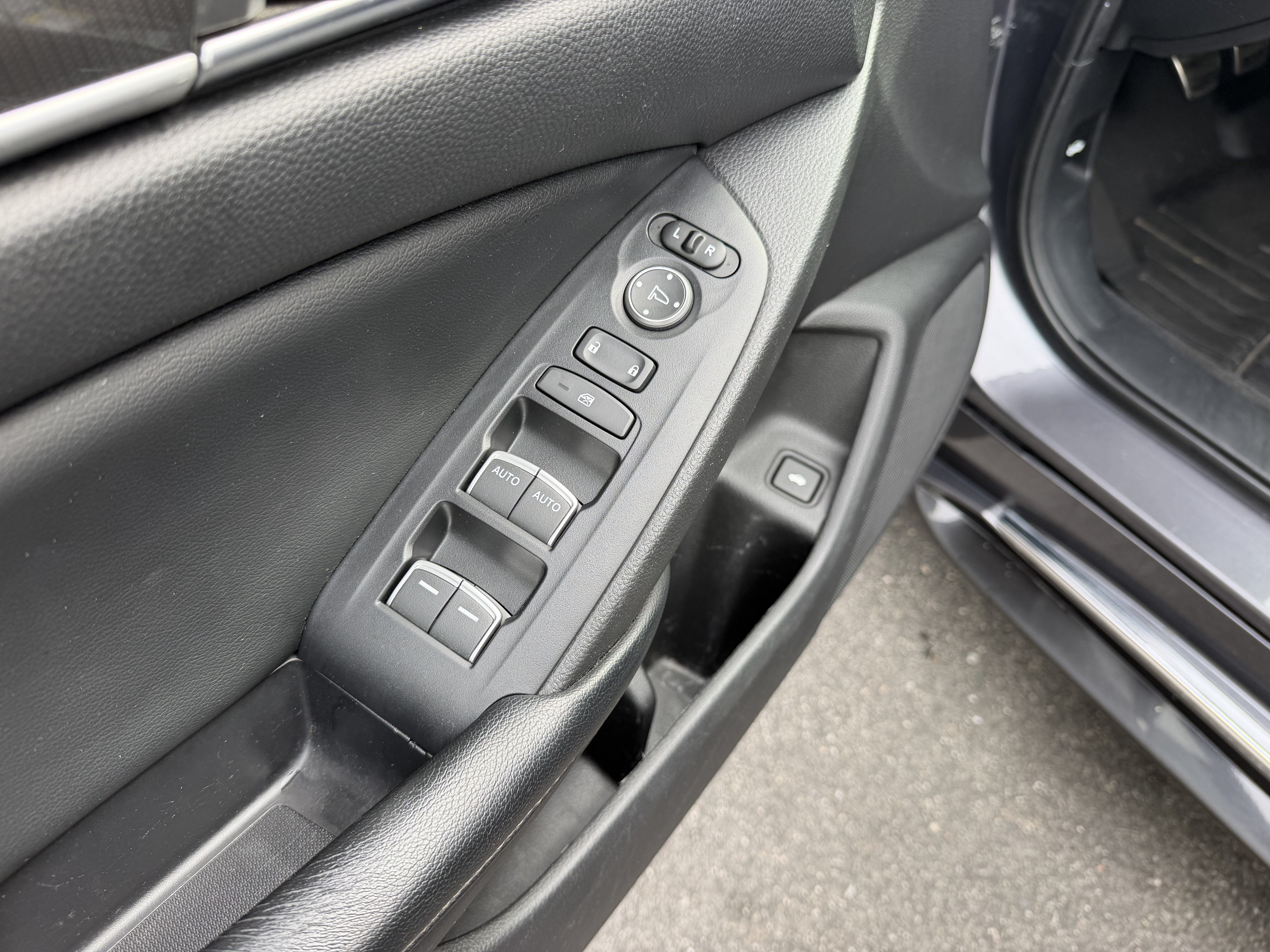 Used 2018 Honda Accord Sport image 15