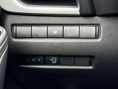 Used 2023 Nissan Rogue SV image 12