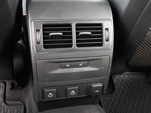 Used 2022 Jaguar F-PACE SVR image 31