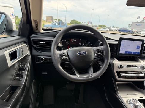 Certified 2022 Ford Explorer 2WD image 12