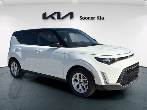Used 2023 Kia Soul S FWD image 8