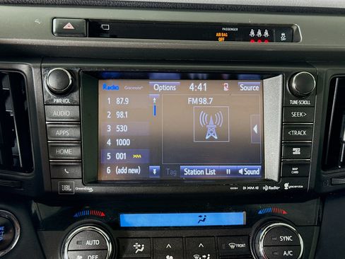 Used 2018 Toyota RAV4 SE w/ Advanced Technology Package AWD/4WD image 15